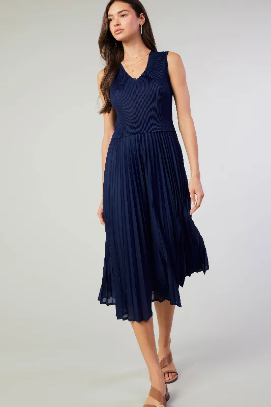 Cari Ribbed Contrast Pleated Dress